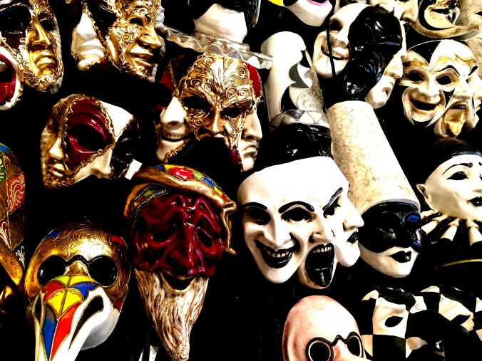 masks-2415706-1