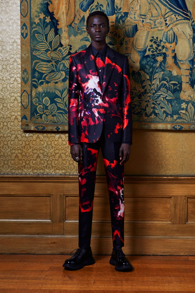00018-Alexander-McQueen-Spring-2020-credit-Ethan-James-Green